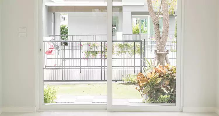 Balcony Screen Door Repair in Eustis, FL